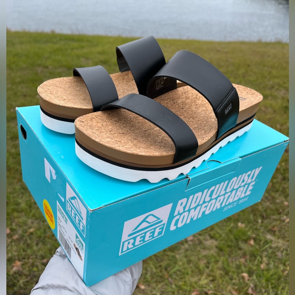 NWT Reef Cushion Vista Hi Sandals Size 9 in Black and White - Picture 6 of 11